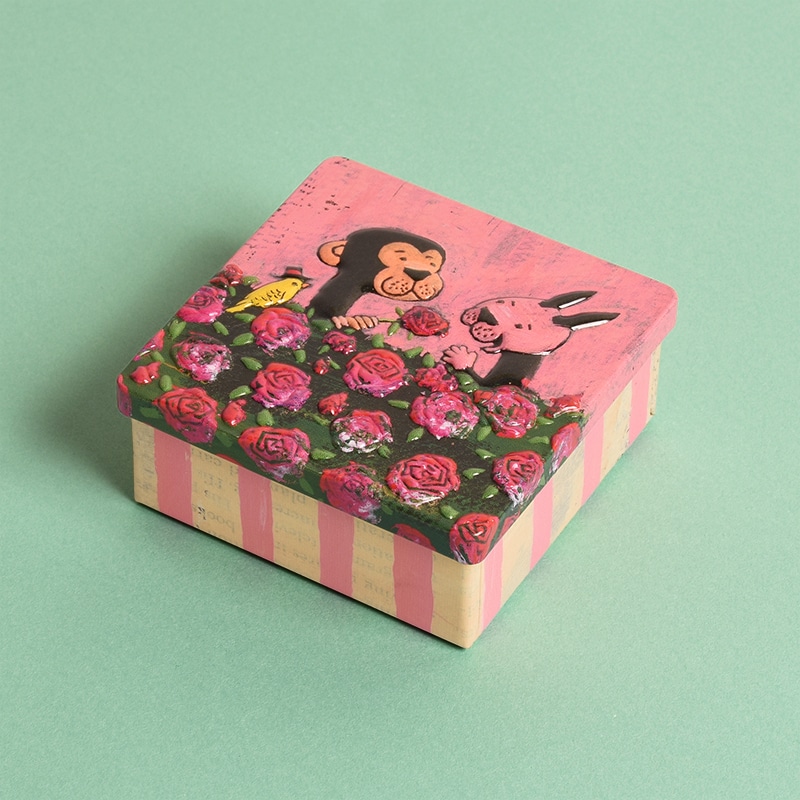 サルくんの旅缶ウサギさん - お菓子のミカタ