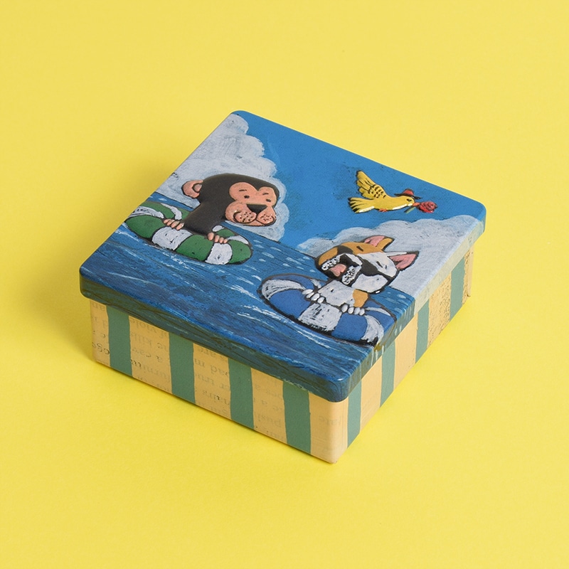 サルくんの旅缶ブルドッグくん - お菓子のミカタ