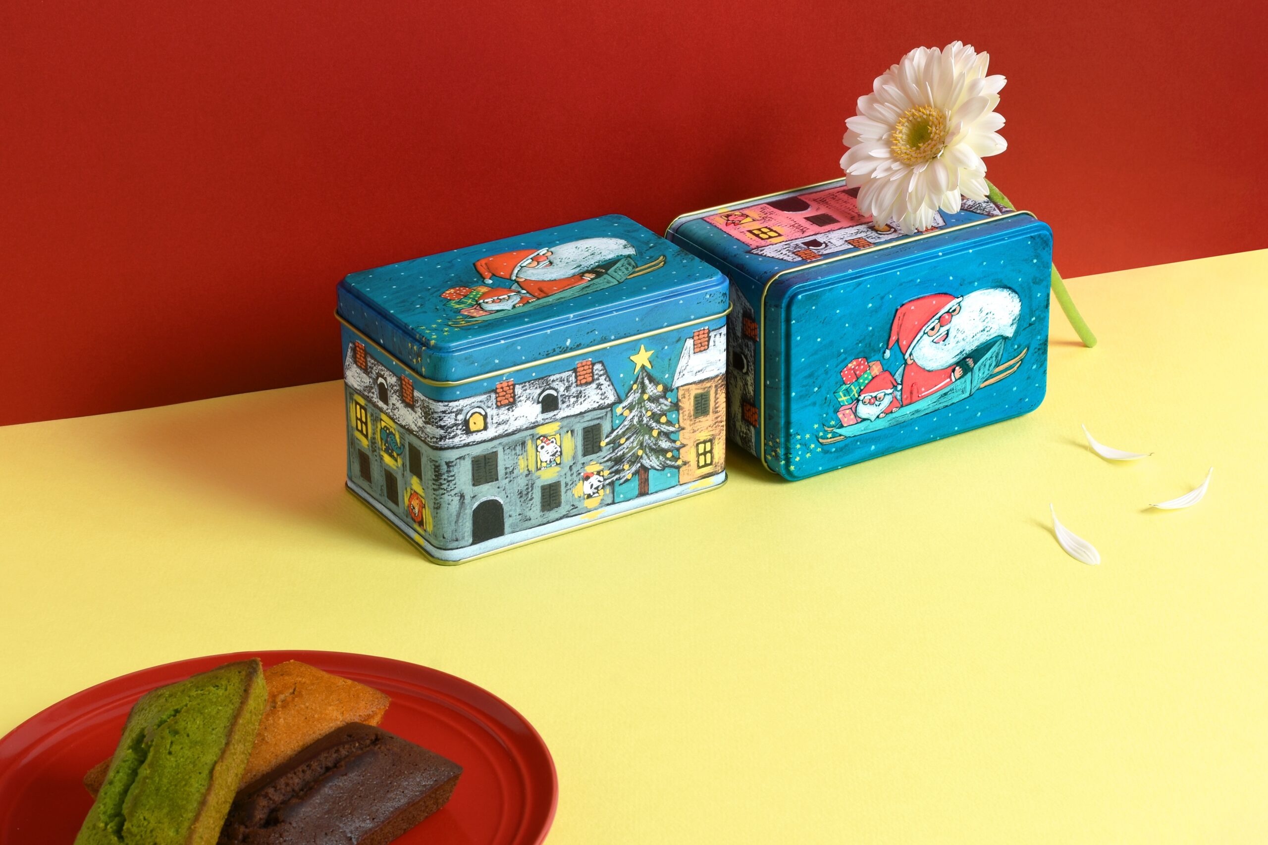 お菓子のミカタ サンタからの贈り物缶